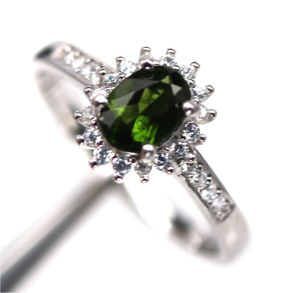 Elegant 925 Sterling Silver Size 7.5 Ring with Chrome Diopside and Zircon halo